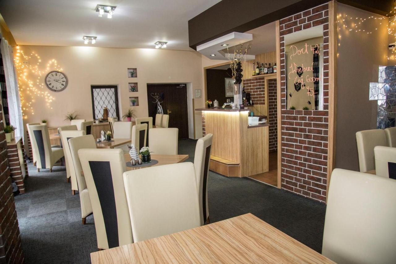Hotel U Mesta Prahy Náchod Kültér fotó